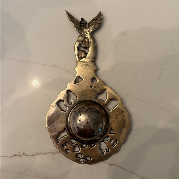 ANTIQUE PEACOCK FLORAL AND CHERUB TEA STRAINER WITH HANDLE - Picture 2 of 5